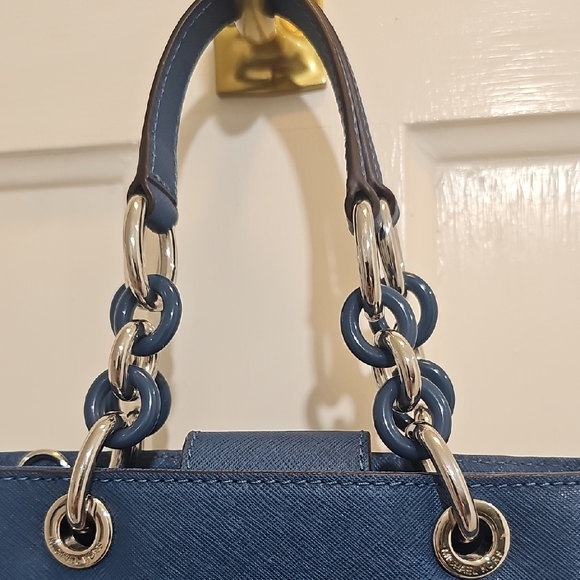 Michael Kors Navy Shoulder Bag with Silver Accents - Picture 6 of 13